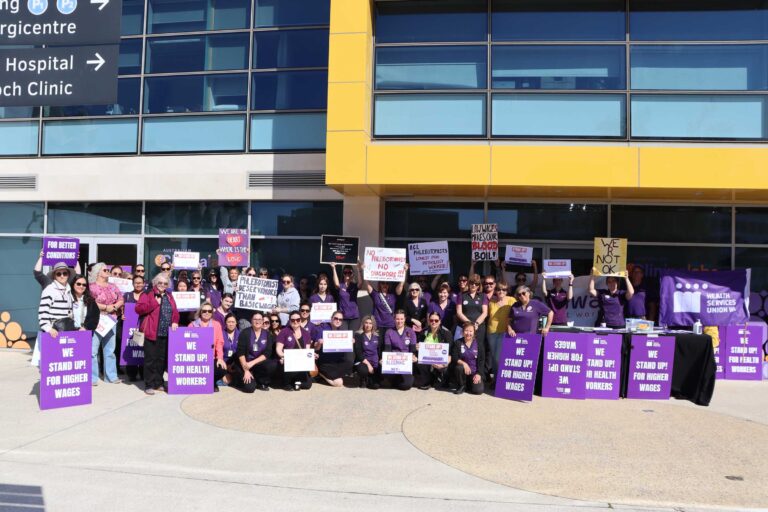 AUSTRALIAN CLINICAL LAB MEMBERS TAKE 4 HOUR STOP WORK